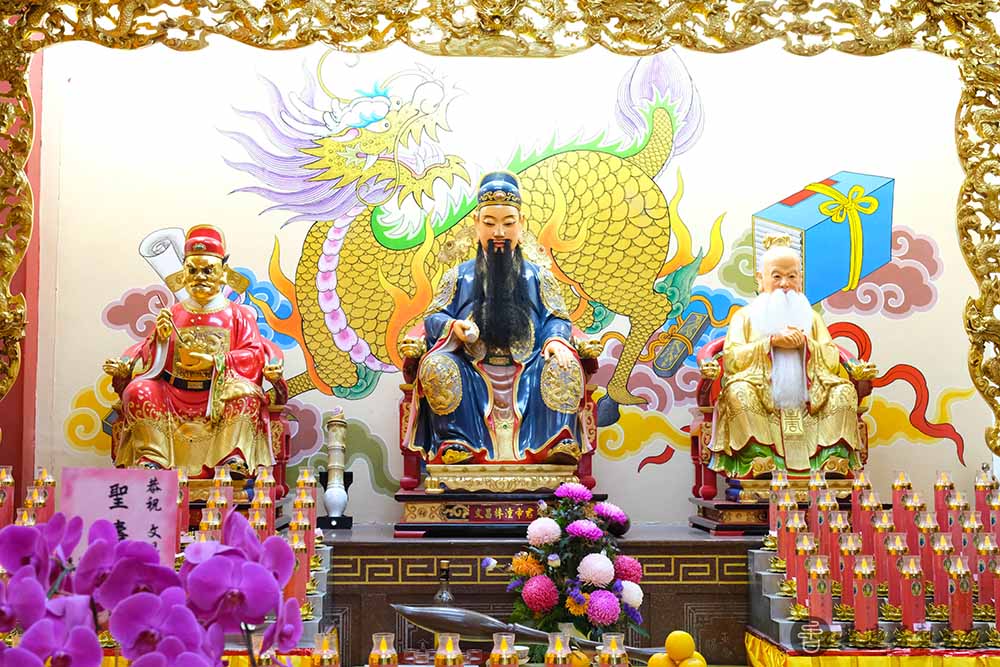 松山慈惠堂拜什麼？